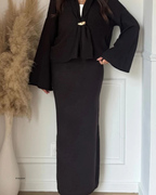 Gebreide Set – Cardigan & Lange Rok met Gouden Gesp