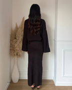 Gebreide Set – Cardigan & Lange Rok met Gouden Gesp