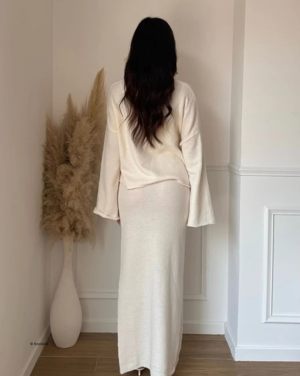 Gebreide Set – Cardigan & Lange Rok met Gouden Gesp