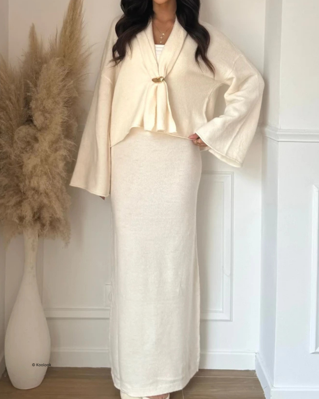 Gebreide Set – Cardigan & Lange Rok met Gouden Gesp