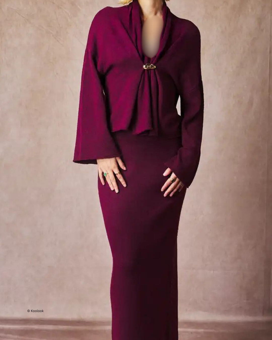 Gebreide Set – Cardigan & Lange Rok met Gouden Gesp