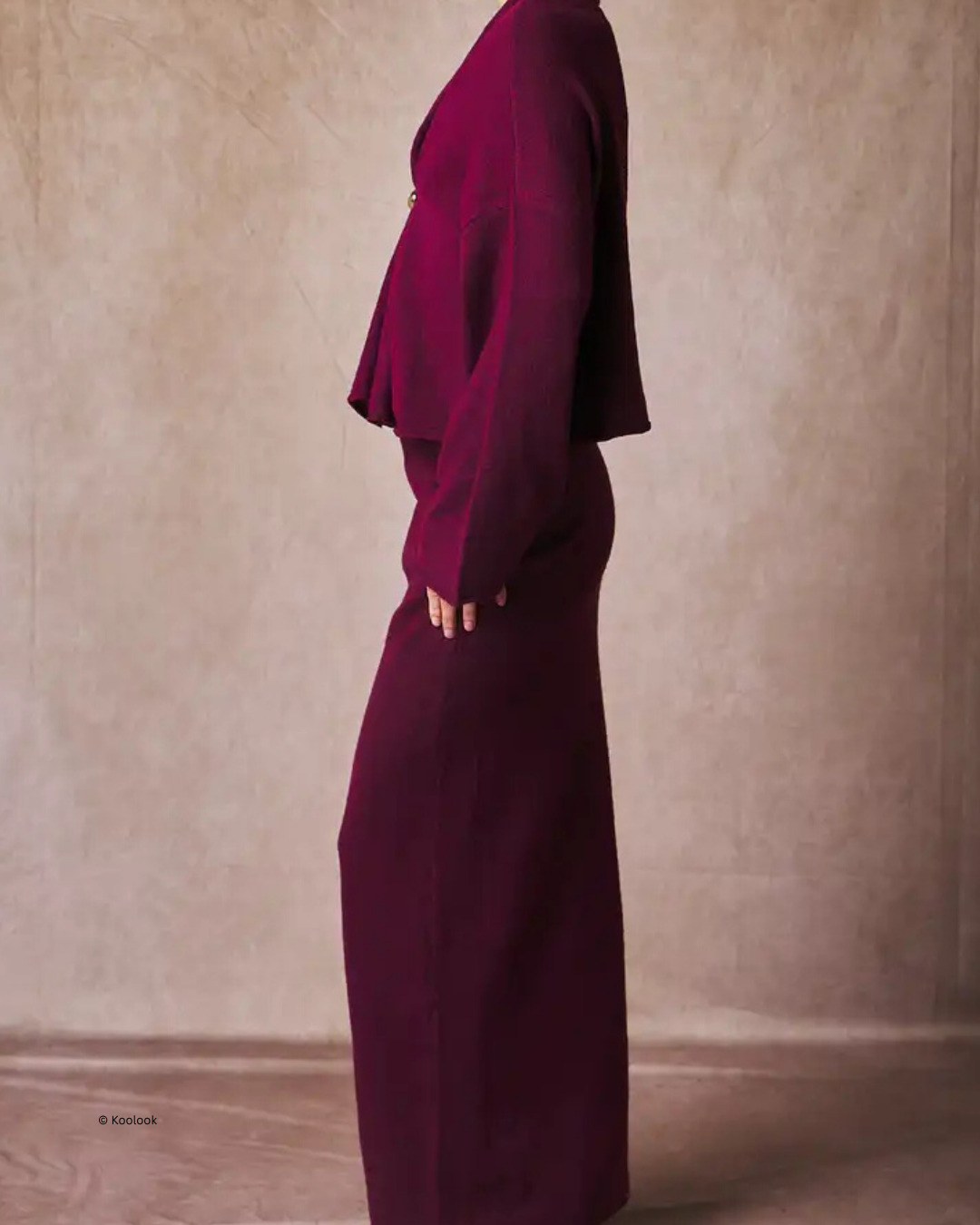 Gebreide Set – Cardigan & Lange Rok met Gouden Gesp