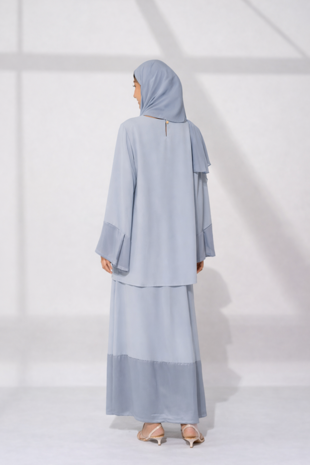 Elegante Dusty Baby Blauwe Set met Wijde Mouwen & Satijnen Details