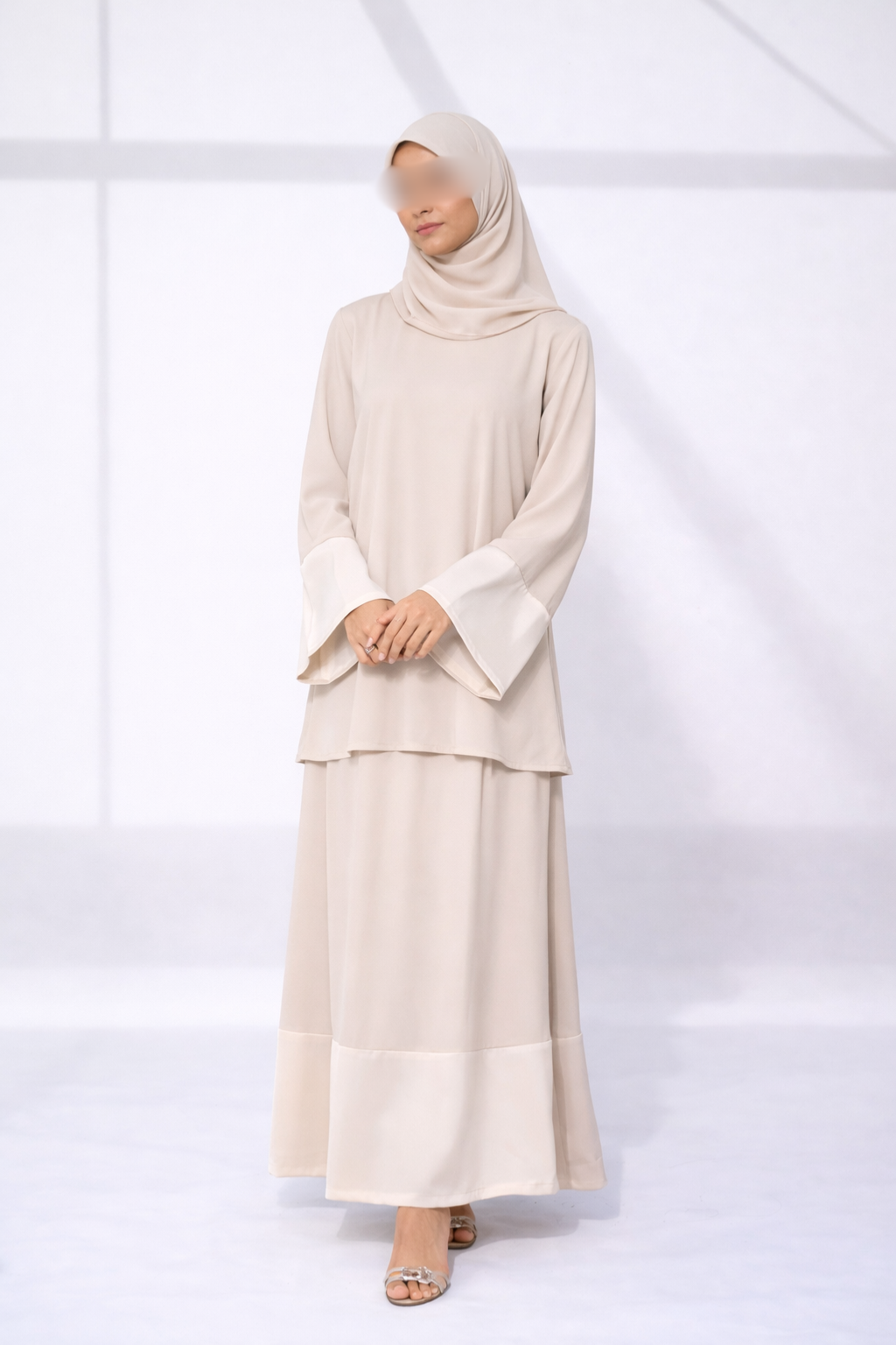 Elegante Dusty Beige Set met Wijde Mouwen & Satijnen Details