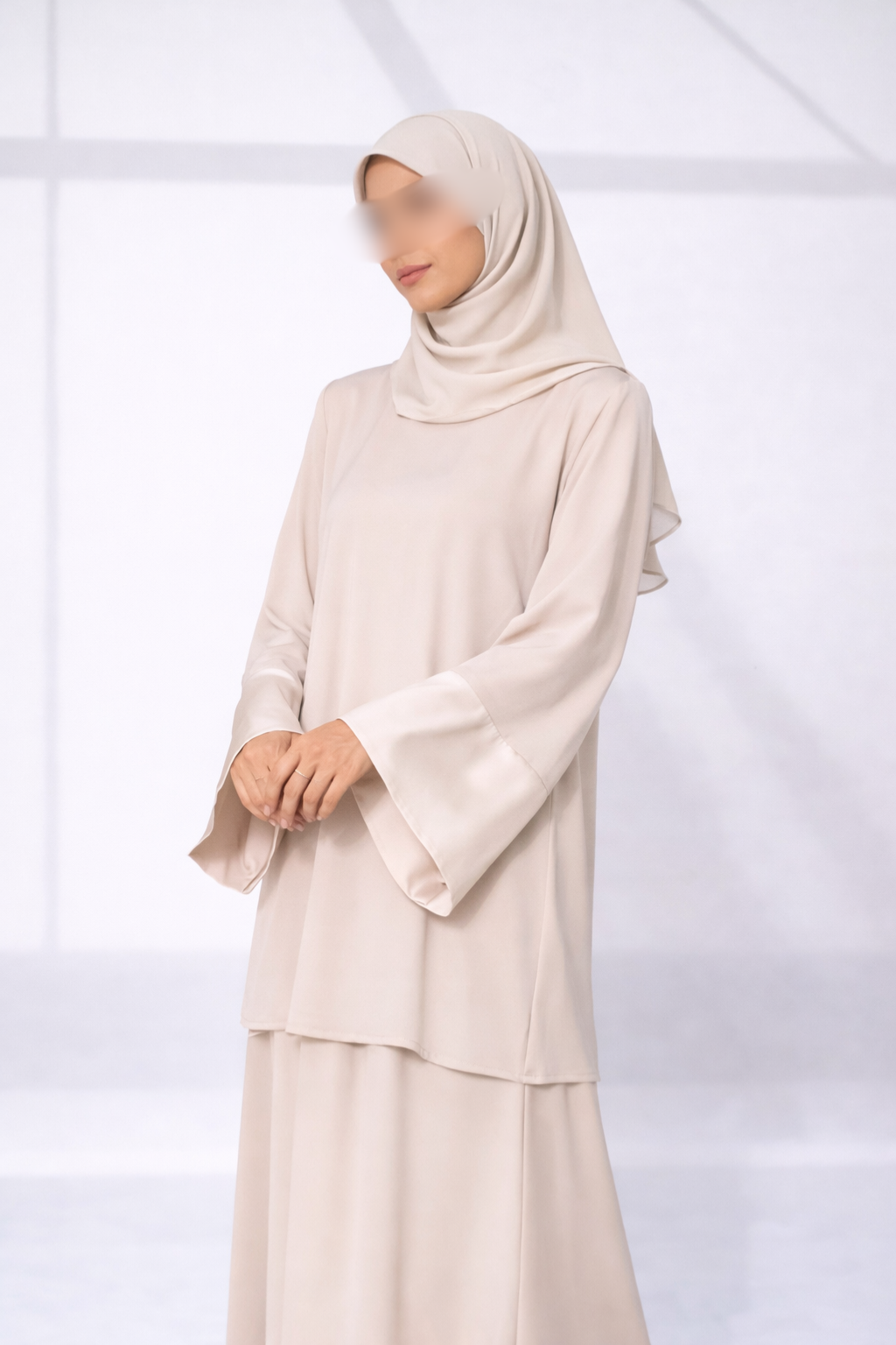 Elegante Dusty Beige Set met Wijde Mouwen & Satijnen Details