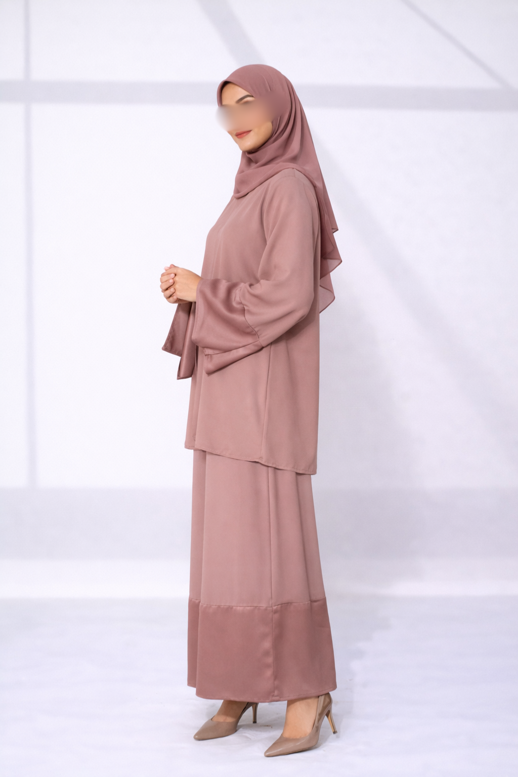 Elegante Dusty Roze Set met Wijde Mouwen & Satijnen Details